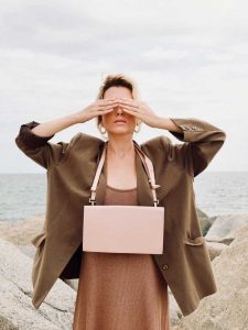 Bolso de cuero rosa sissey hecho en España marca Isalda