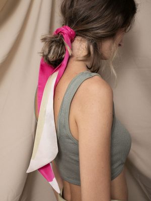 Foulard de moda en seda estampado fucsia uma isalda