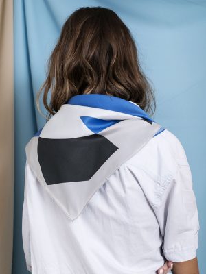 Pañuelo de moda en seda estampado azul tina isalda