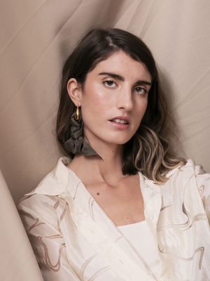 Pendientes de moda en seda marron vera isalda