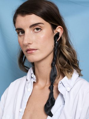 Pendientes de moda en seda negro isis isalda