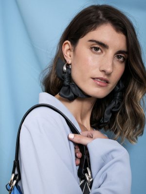 Pendientes de moda en seda negro vera isalda