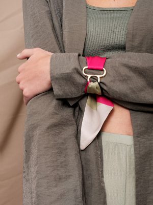 Pulsera de moda en seda estampado fucsia leo isalda